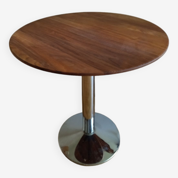 Bistro table, central leg