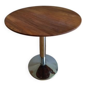 Bistro table, central leg