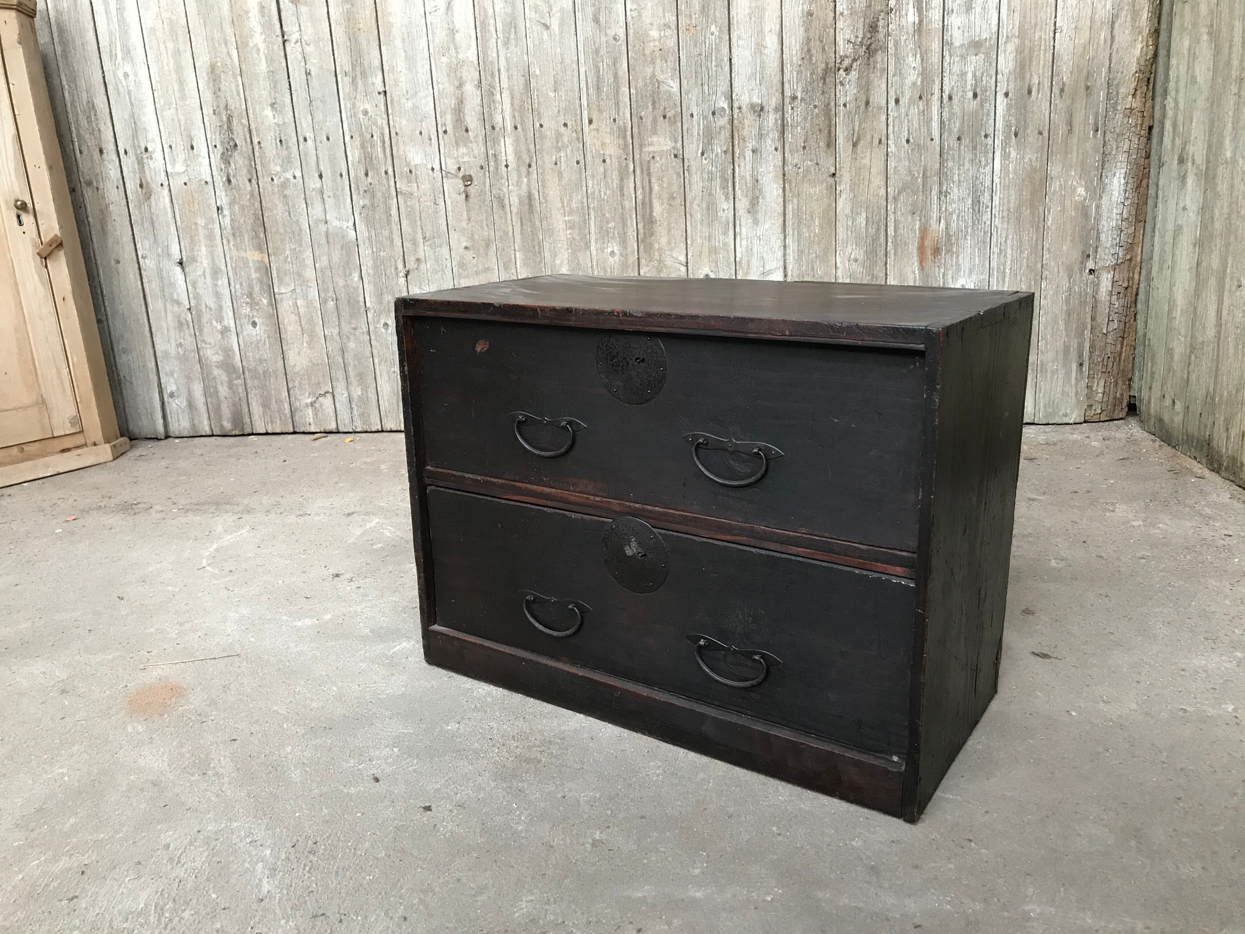 Chest of drawers