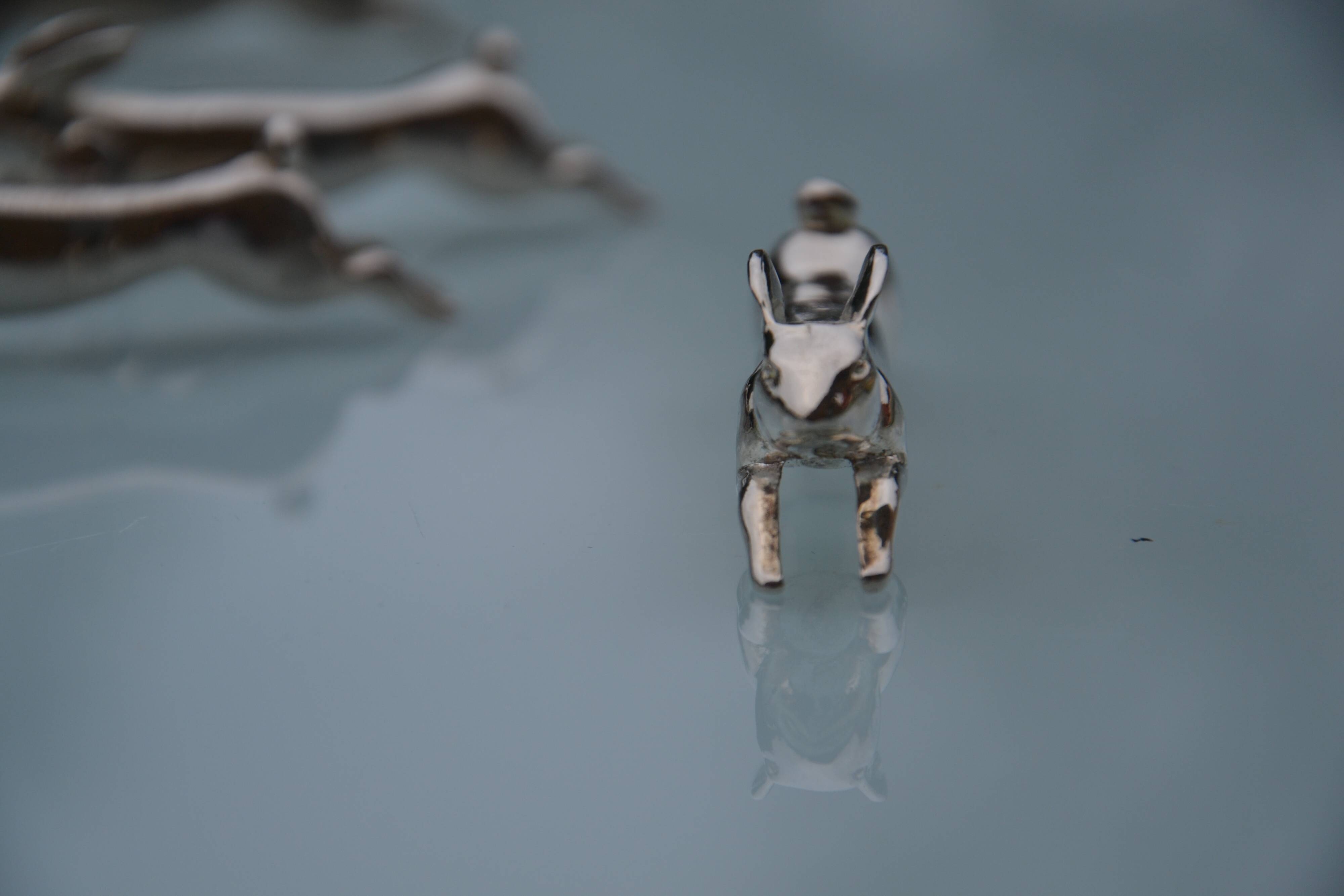 12 silver-plated metal "rabbit" knife rests