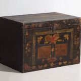 Antique painted wooden chest – Polychrome Chinese dowry chest – circa 1880–1920
