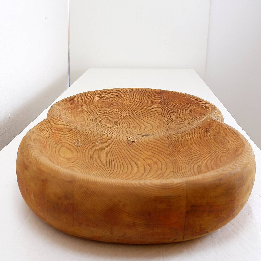 Grande coupe à fruits / centre de table en bois sculpté - 20ème
