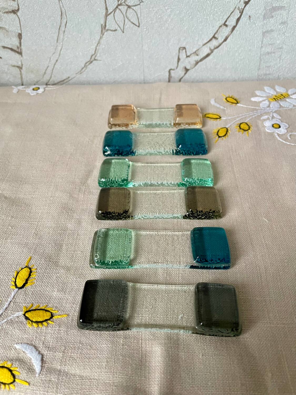 Ensemble de 6 porte couteaux en verre coloré