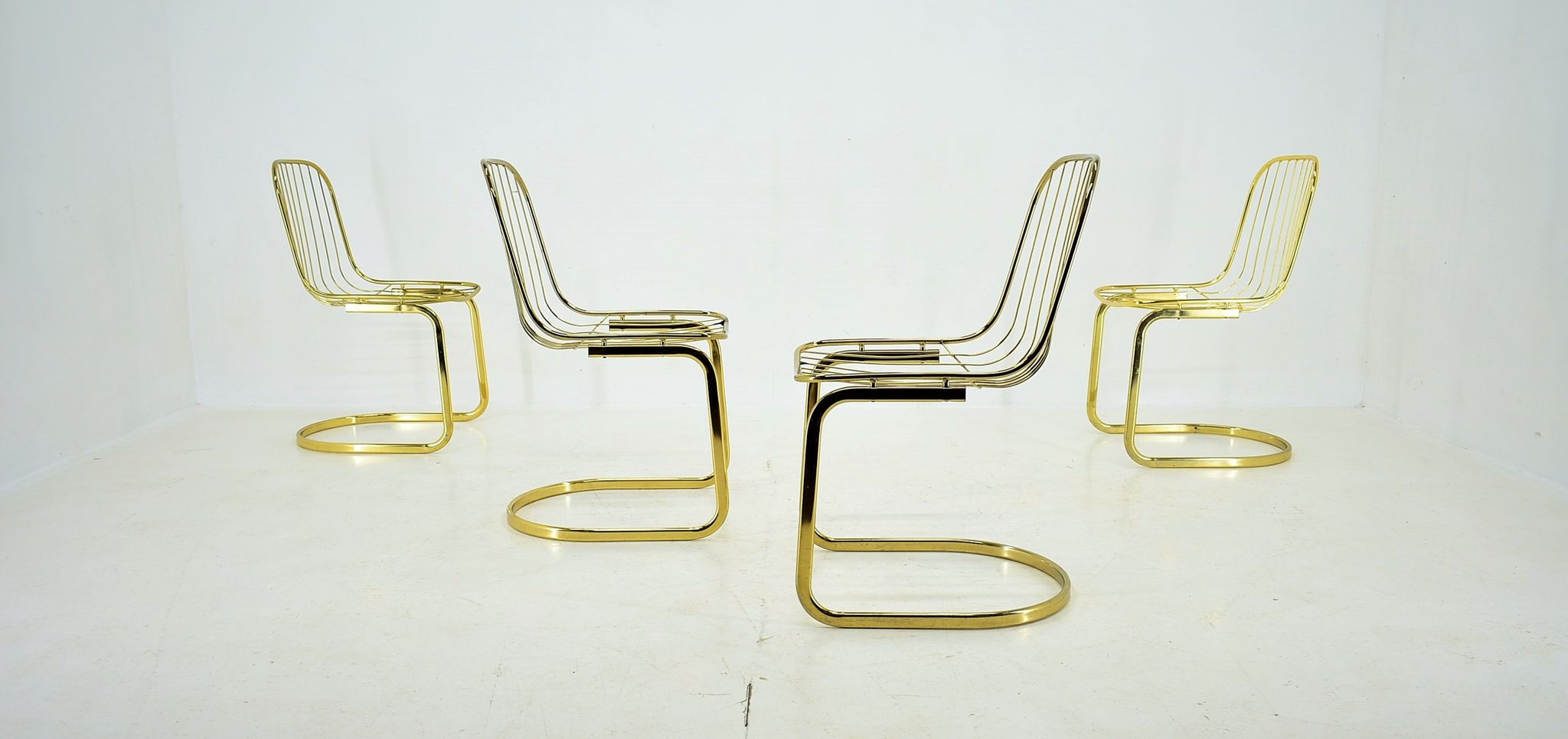 Lot de 4 chaises, Italie, années 1970