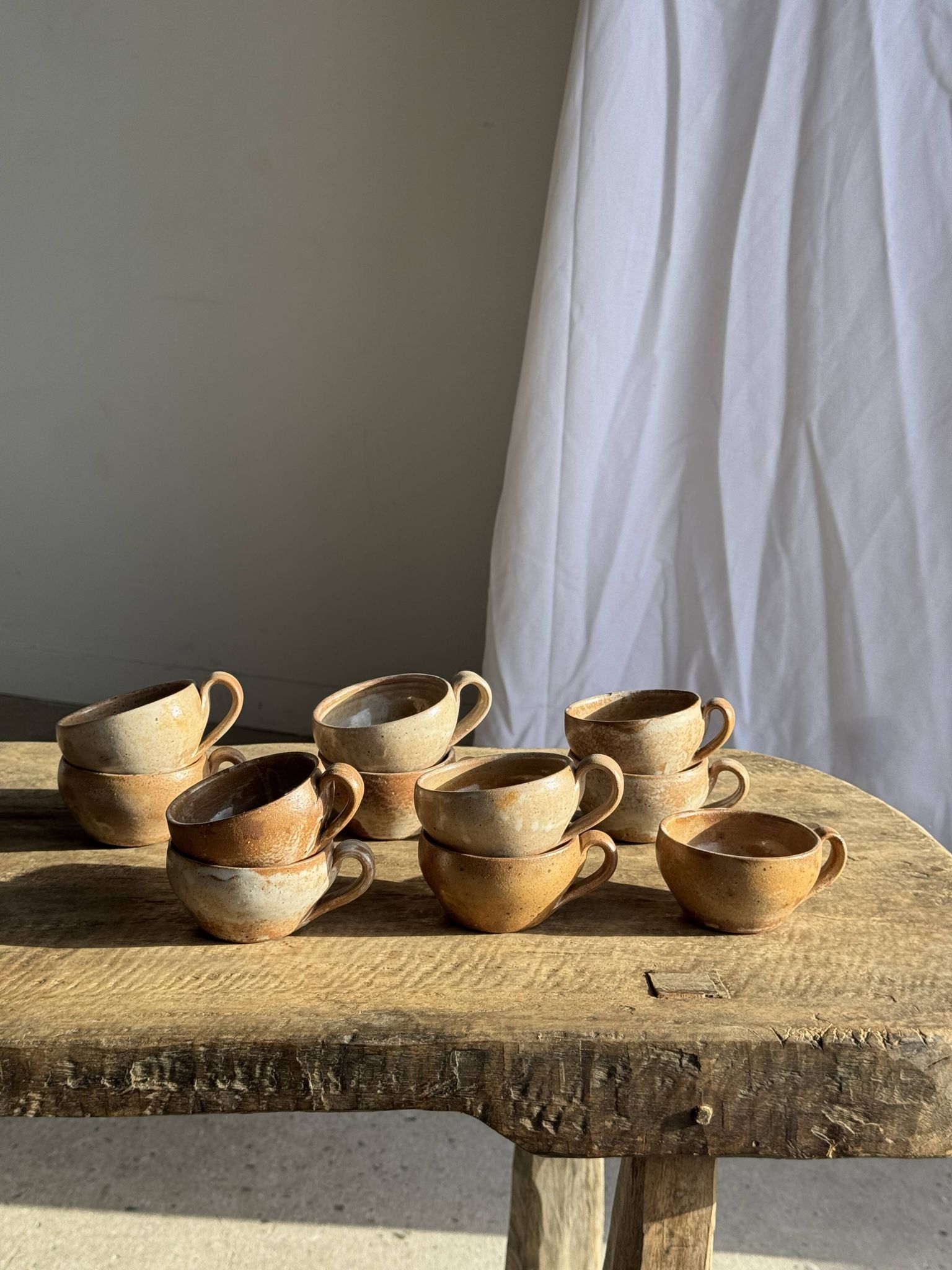 11 tasses à café vintage en grès mat brut