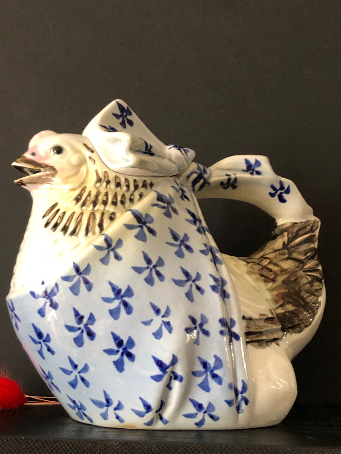 Teapot earthenware decoration vintage hen
