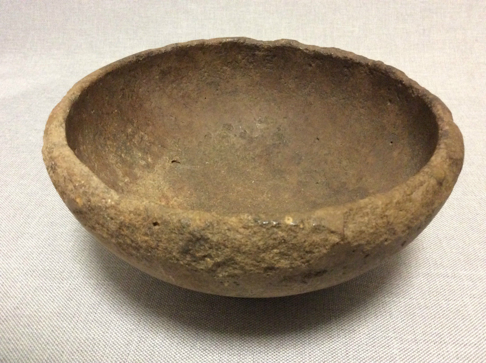 Ceramic bowl trace of luster