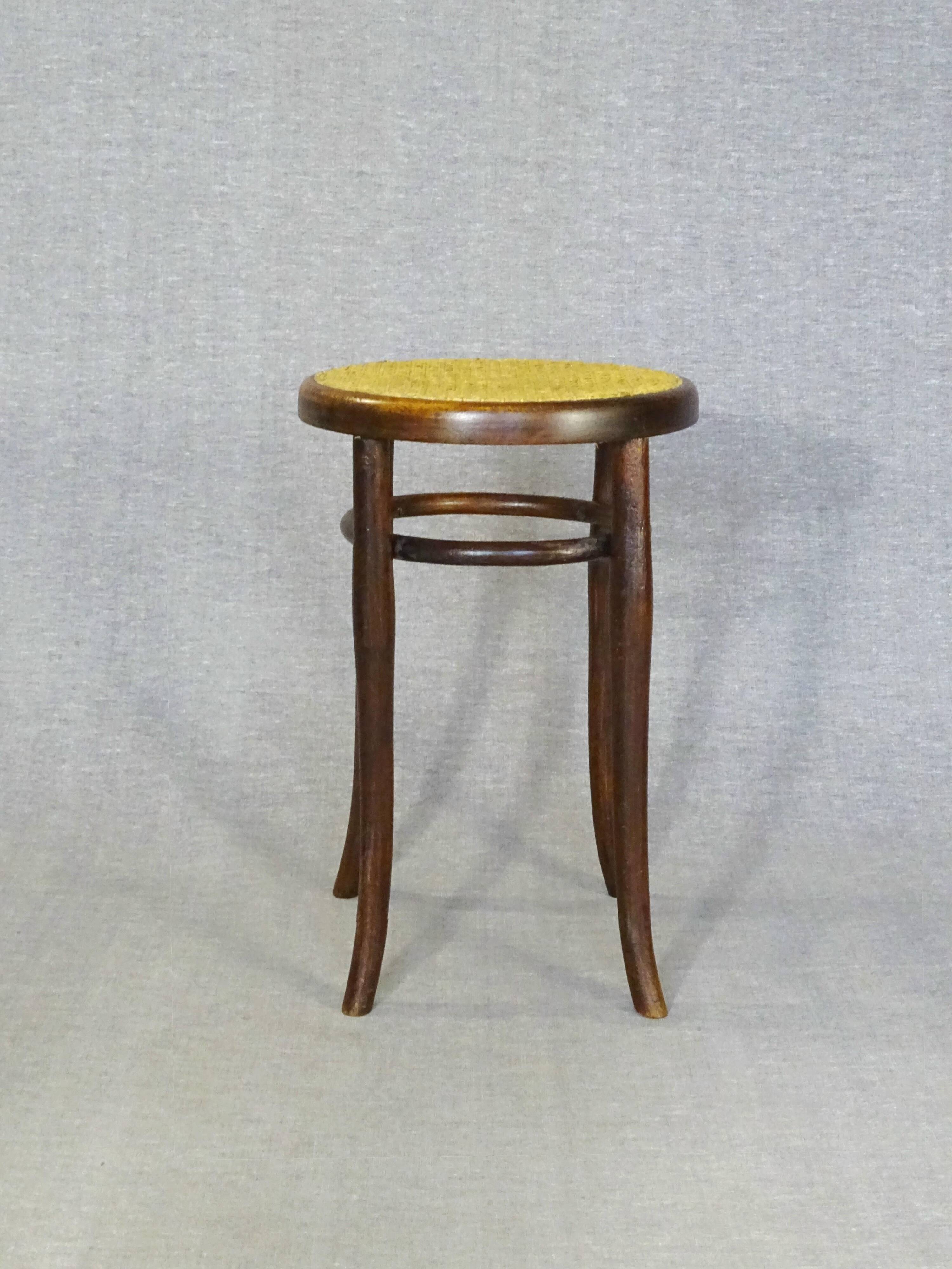 Tabouret bois courbé canné de piano bistrot Thonet 1900