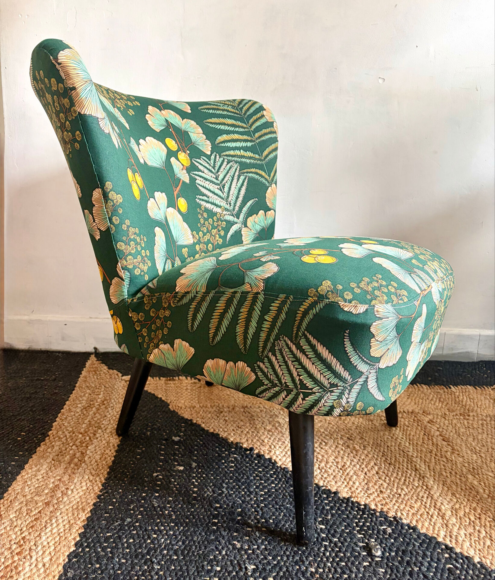 Cocktail chair