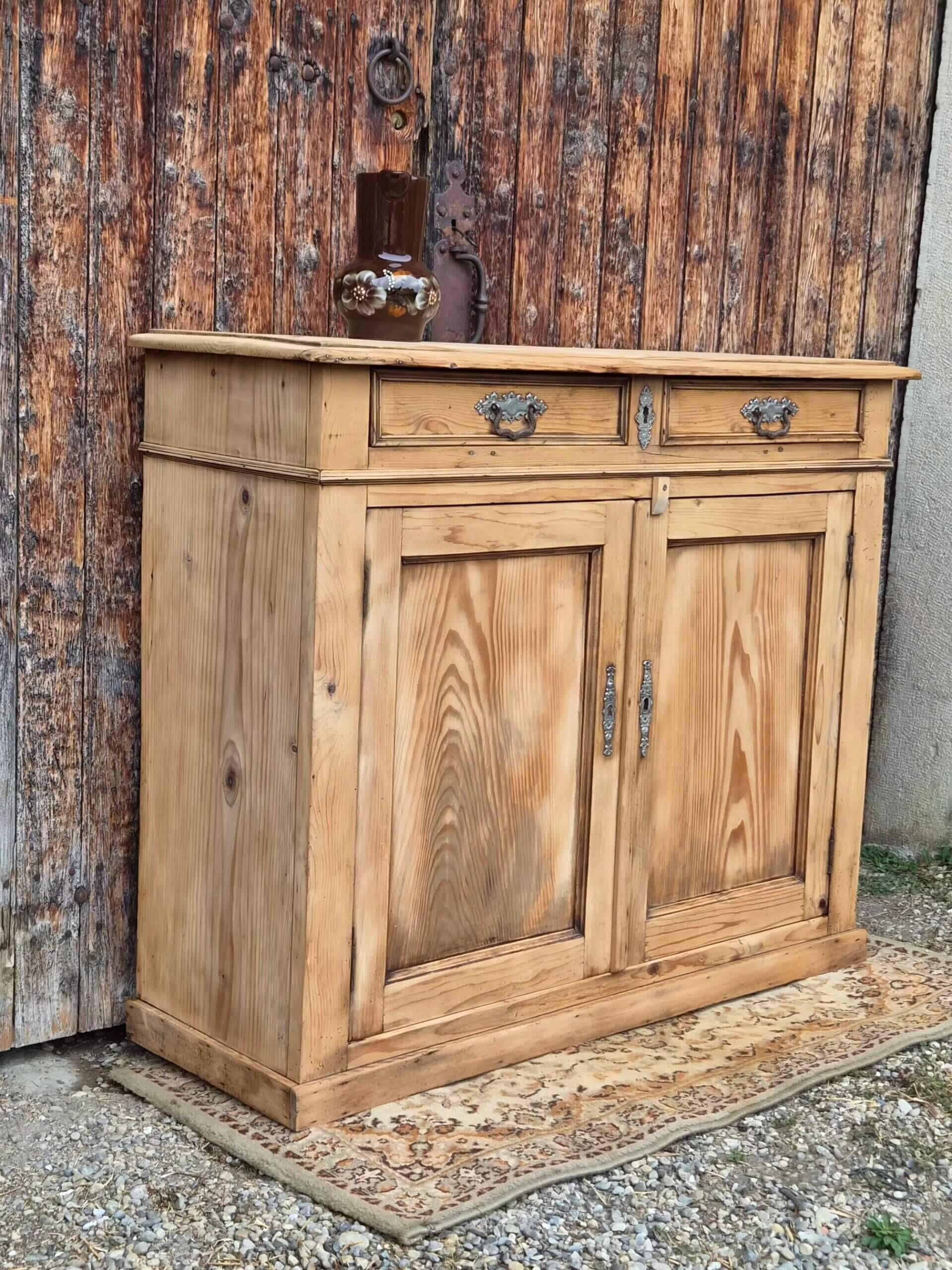 Buffet bas ancien XIXe siècle en bois massif rénové | Henry