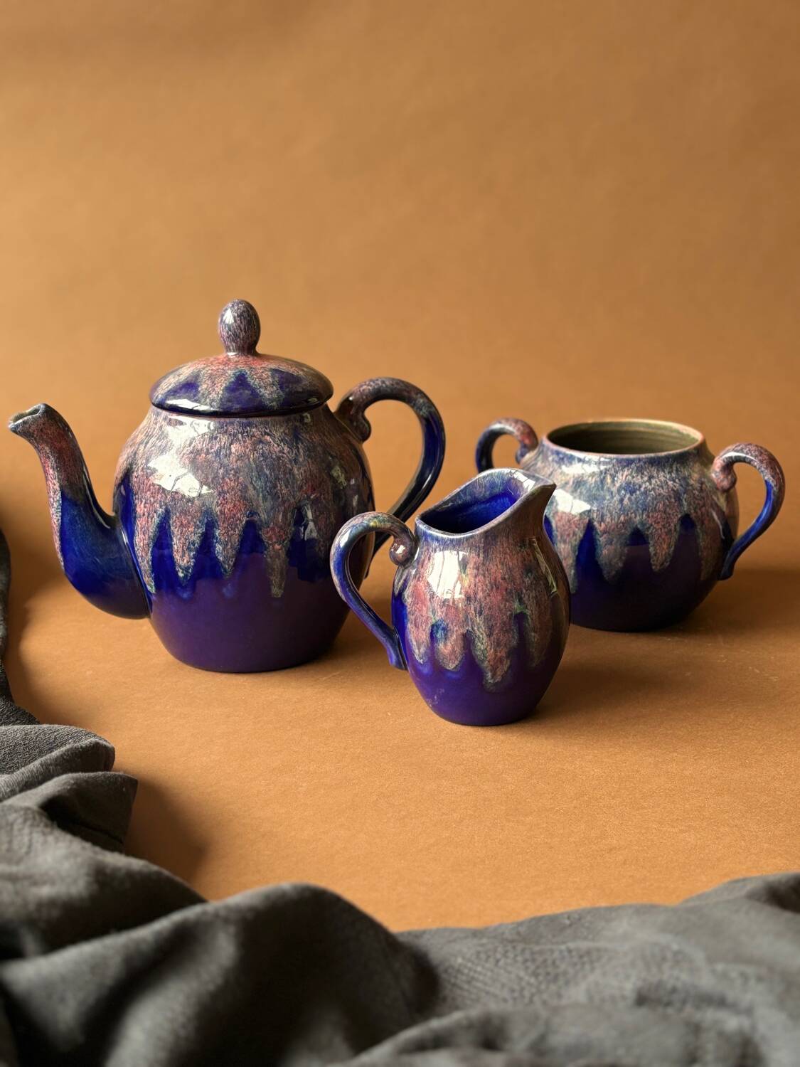 Teapot, milk jug and sugar bowl Lacheny Saint-Amand