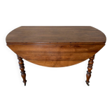 Extendable solid wood table