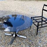 Adjustable round table in steel and glass