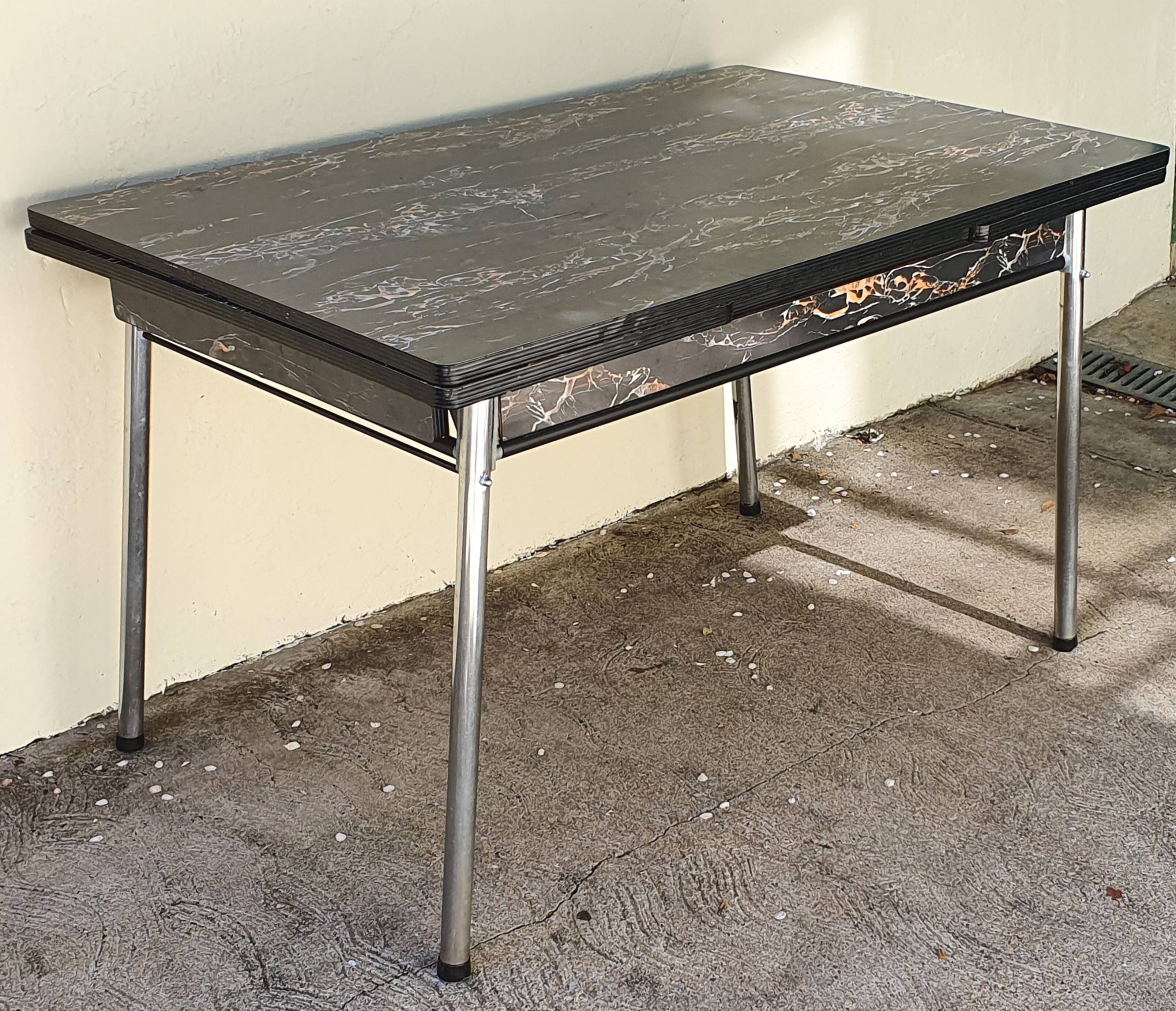 Extension table in Formica black marble year 60