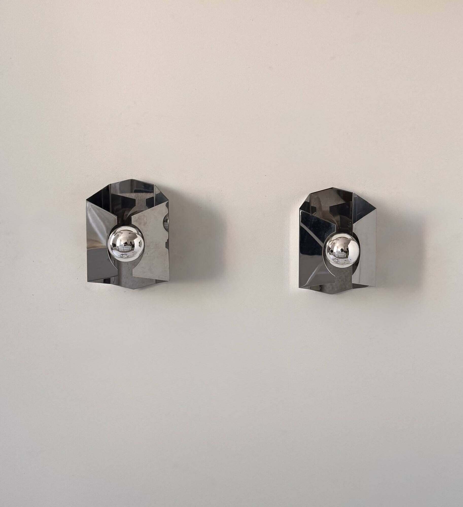 Pair of vintage geometric wall lights in chrome metal, France 1970.
