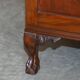 Commode Victorienne Tardive en Bois Dur Pieds Griffe et Boule