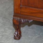 Commode Victorienne Tardive en Bois Dur Pieds Griffe et Boule