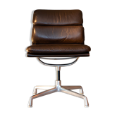 Fauteuil Eames Soft pad EA205, édition Herman Miller 1970