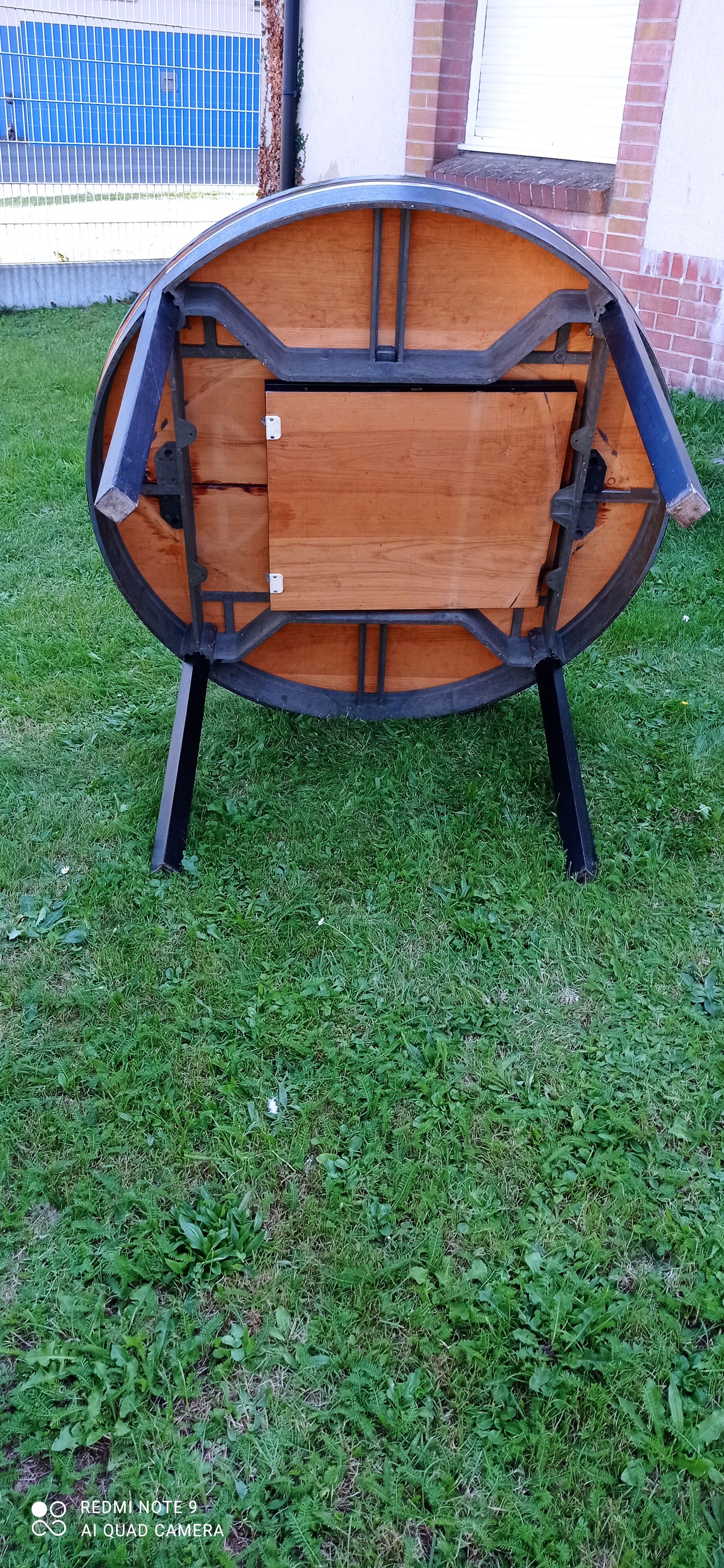 Roche & bobois 1970s edition round extendable dining table