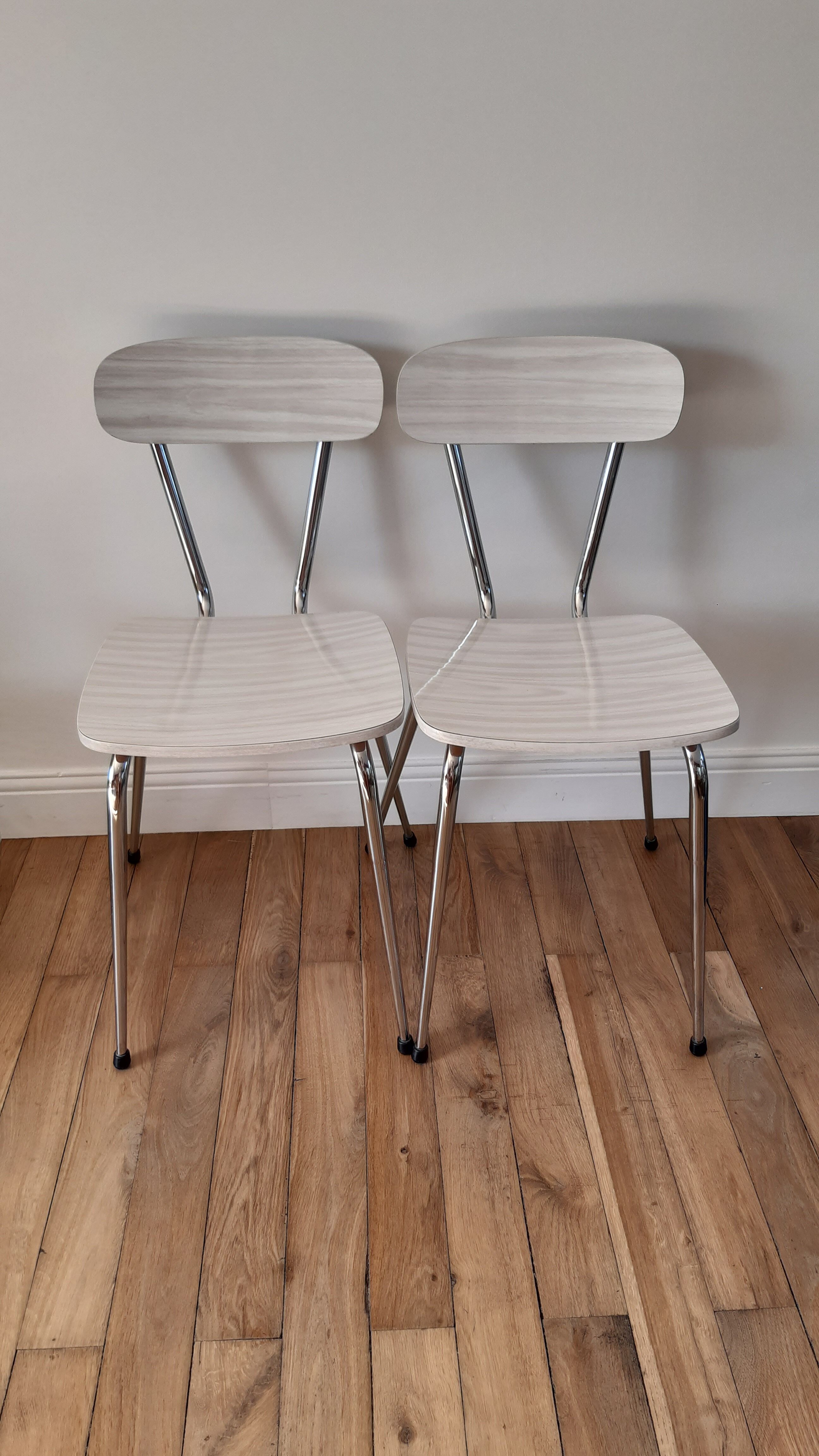 Pair of chairs in formica marbled effect 70s