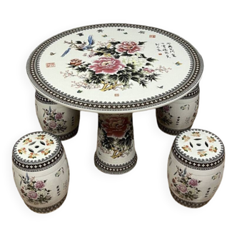 Asia 20th century: table and 4 stools in painted porcelain with floral and calligraphy decorations