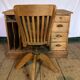 Bureau d’un maître d’école et sa chaises