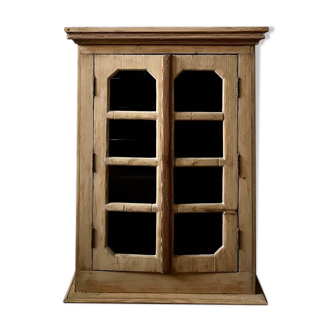 Renovated display case to place or hang