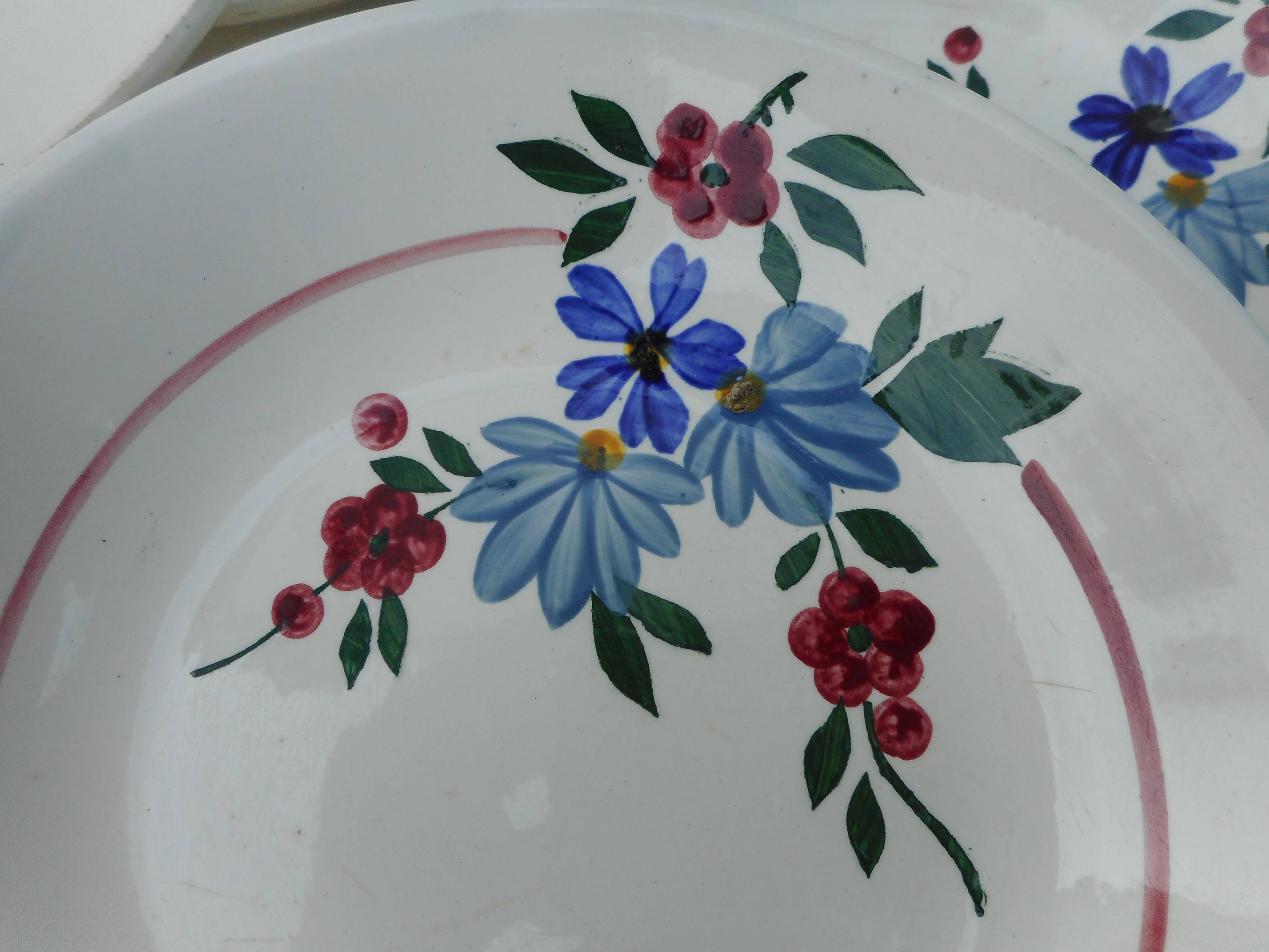 Set of six hollow plates "cap" in earthenware
