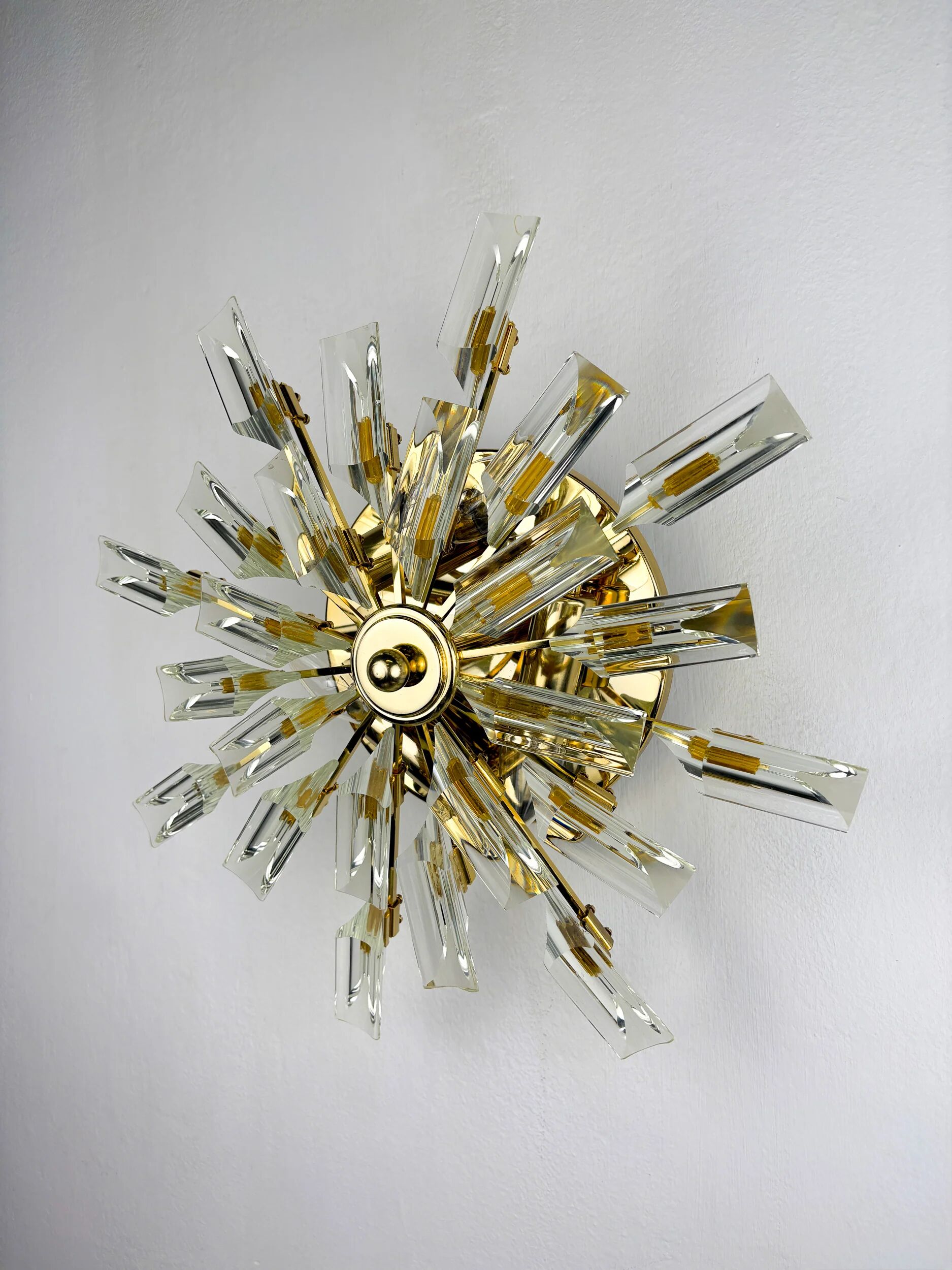 Sun-shaped ceiling or wall light by Oscar Torlasco for StilKronen, cut Murano glass, Italy, 1970s