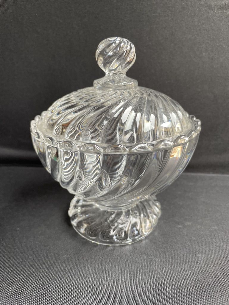 Art Deco - Crystal stamped Baccarat sugar pot