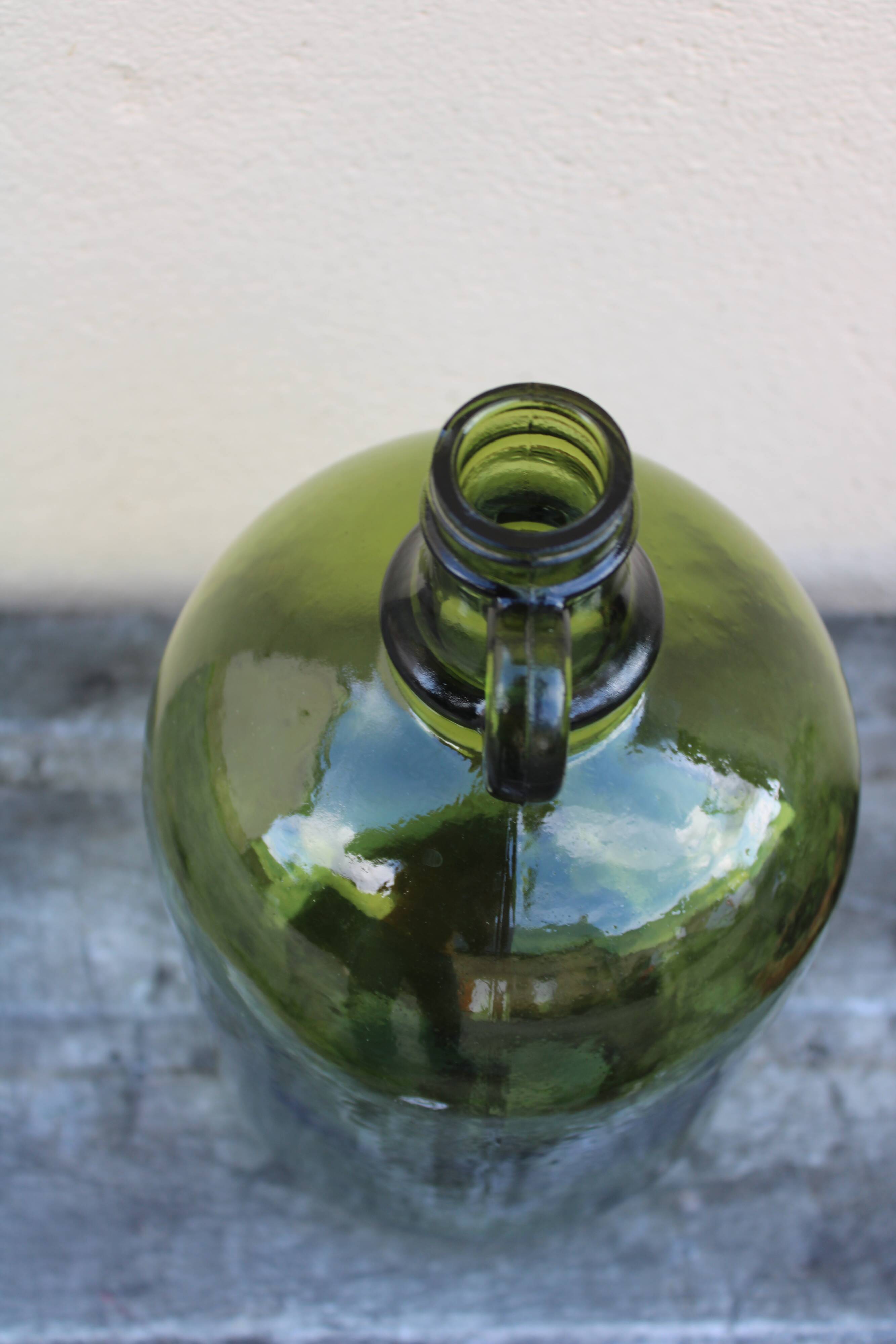 Demijohn with bottle green handle