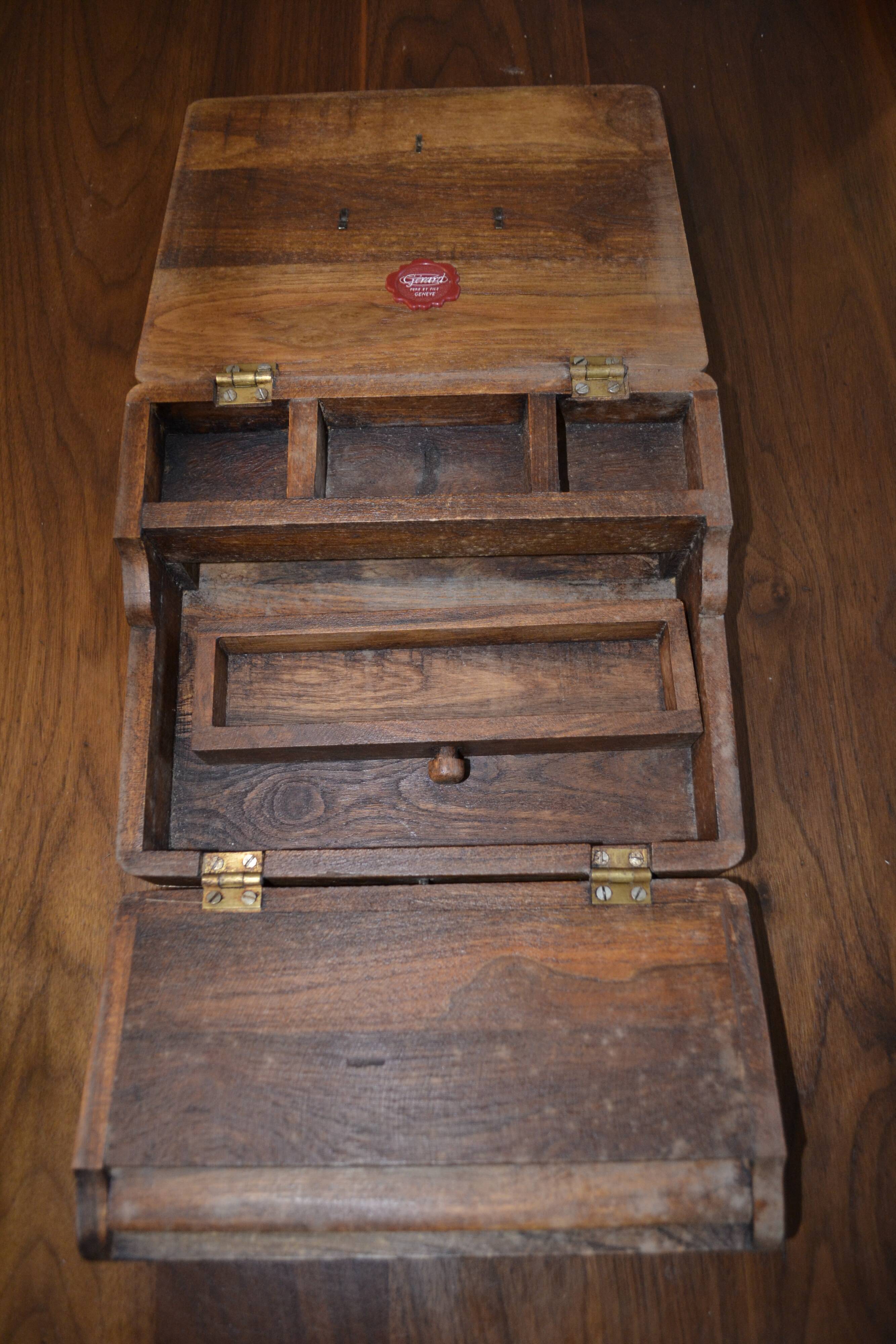 Wooden cigar box with accessory