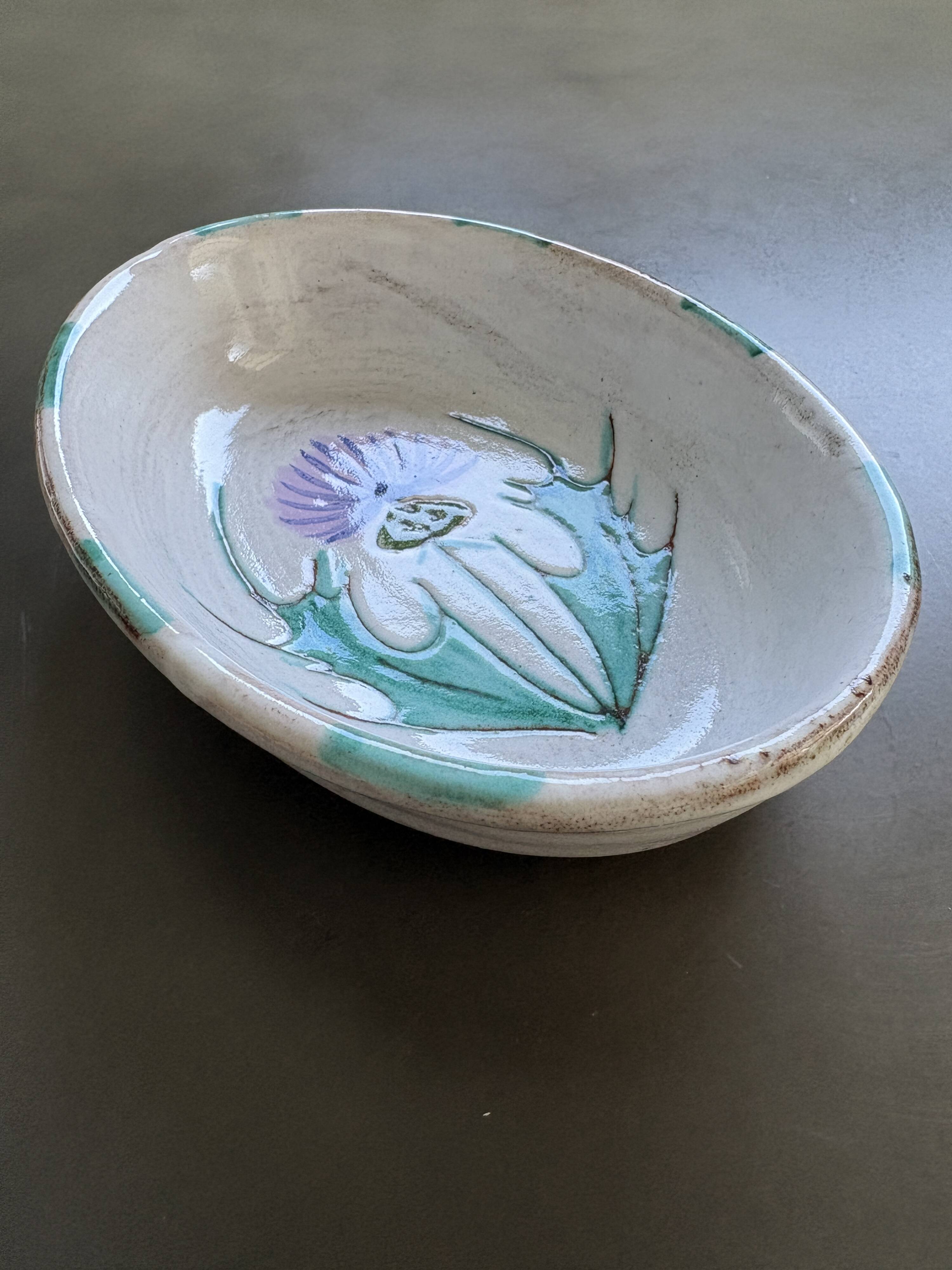 Small Vallauris dish with thistle
