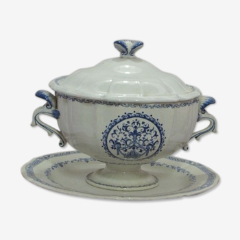 Gien tureen and its dish
