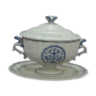 Gien tureen and its dish