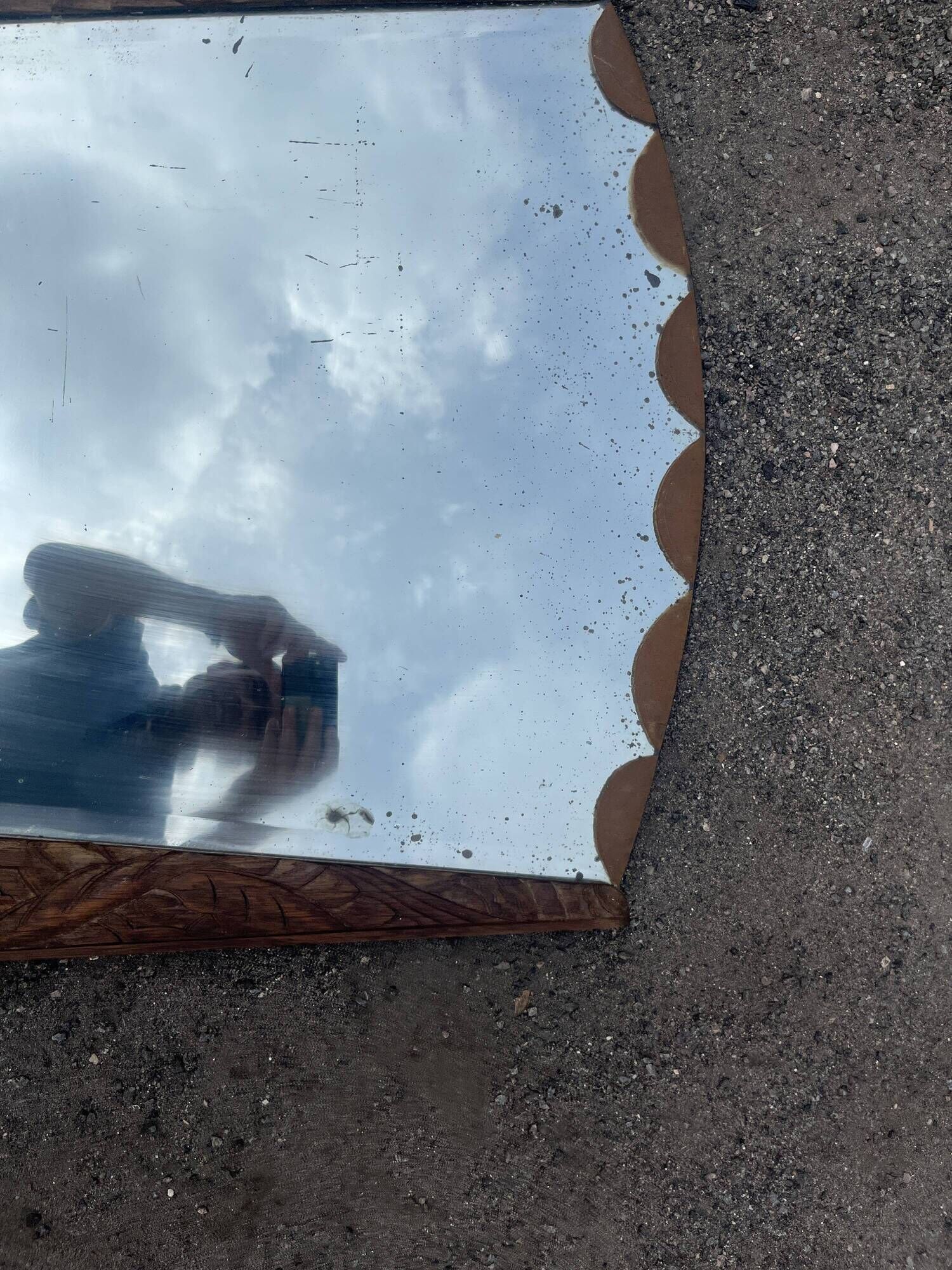 Art Deco mirror with carved wood, featuring floral motifs from the 1930s.
