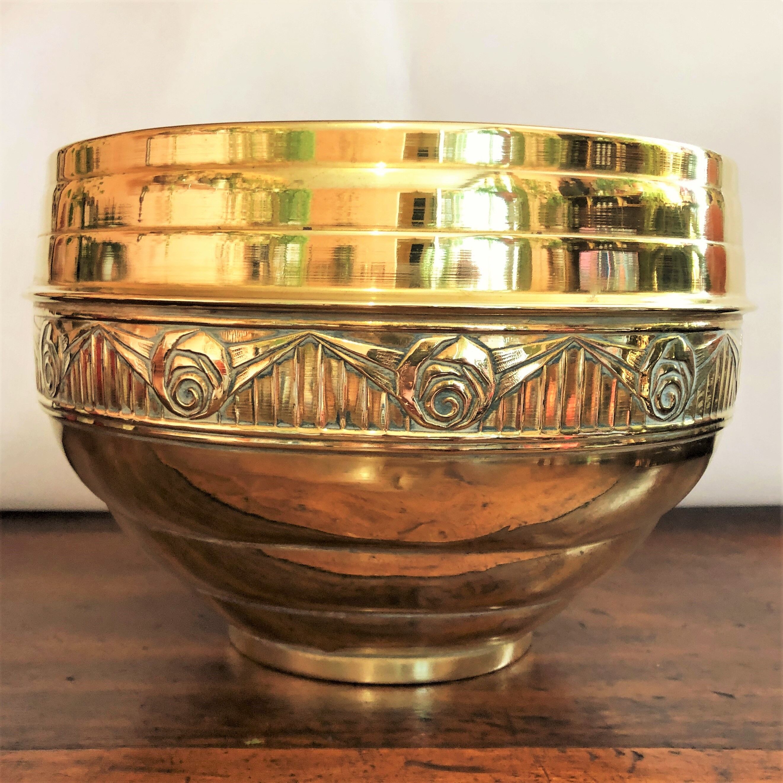 Large pot cover golden brass repelled