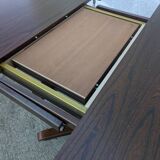 Round table with butterfly extensions