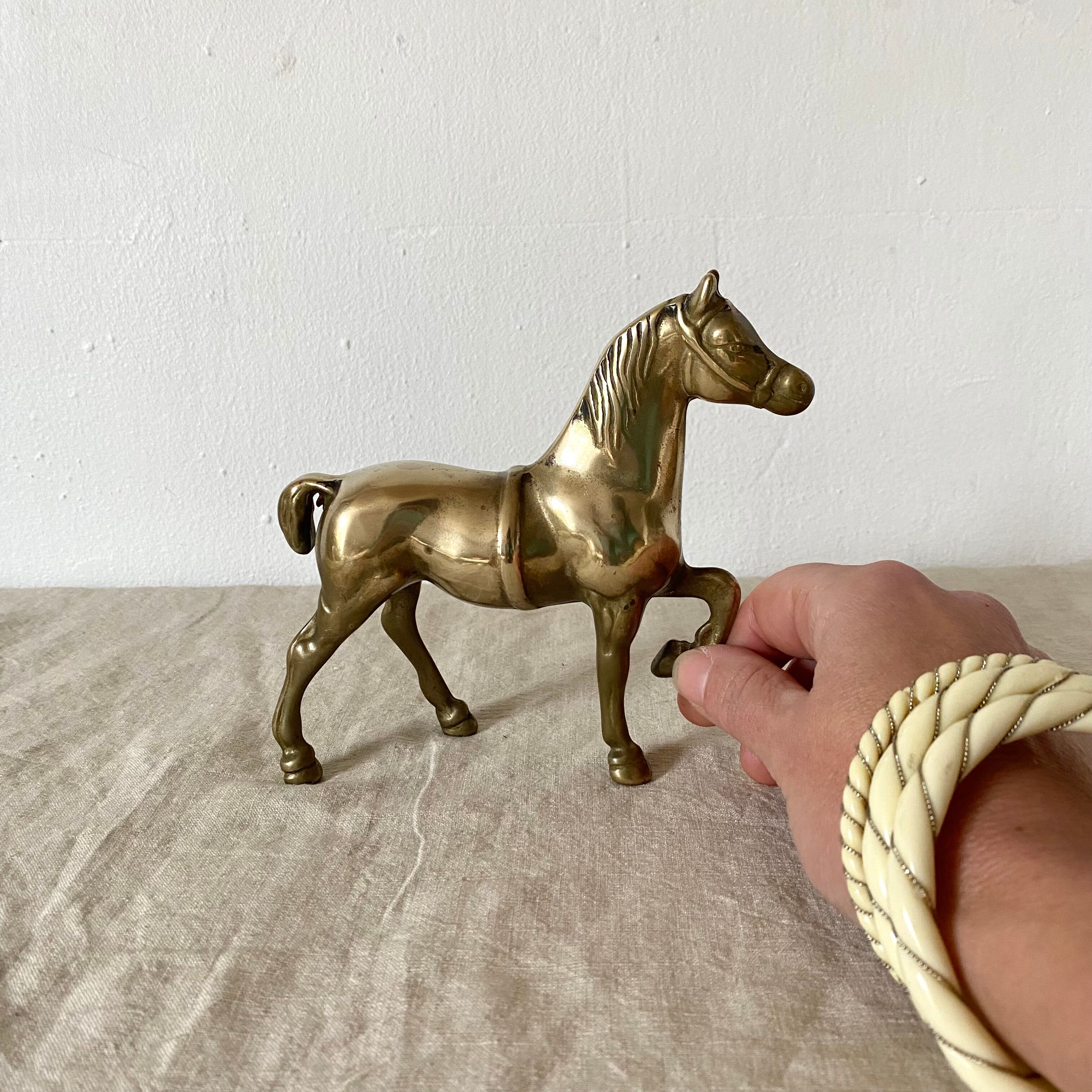 Cheval en laiton doré