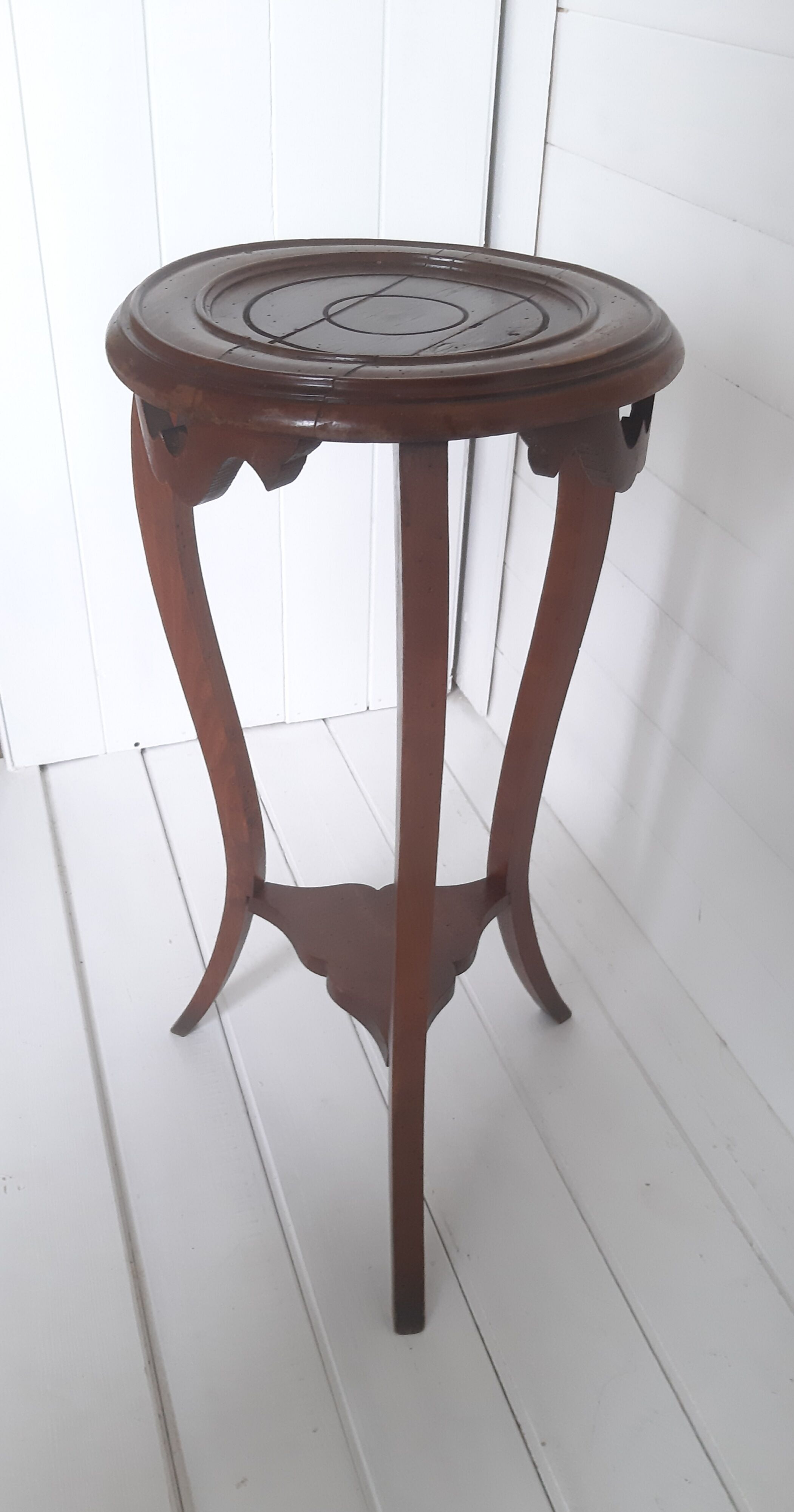 Pedestal table console plant holder