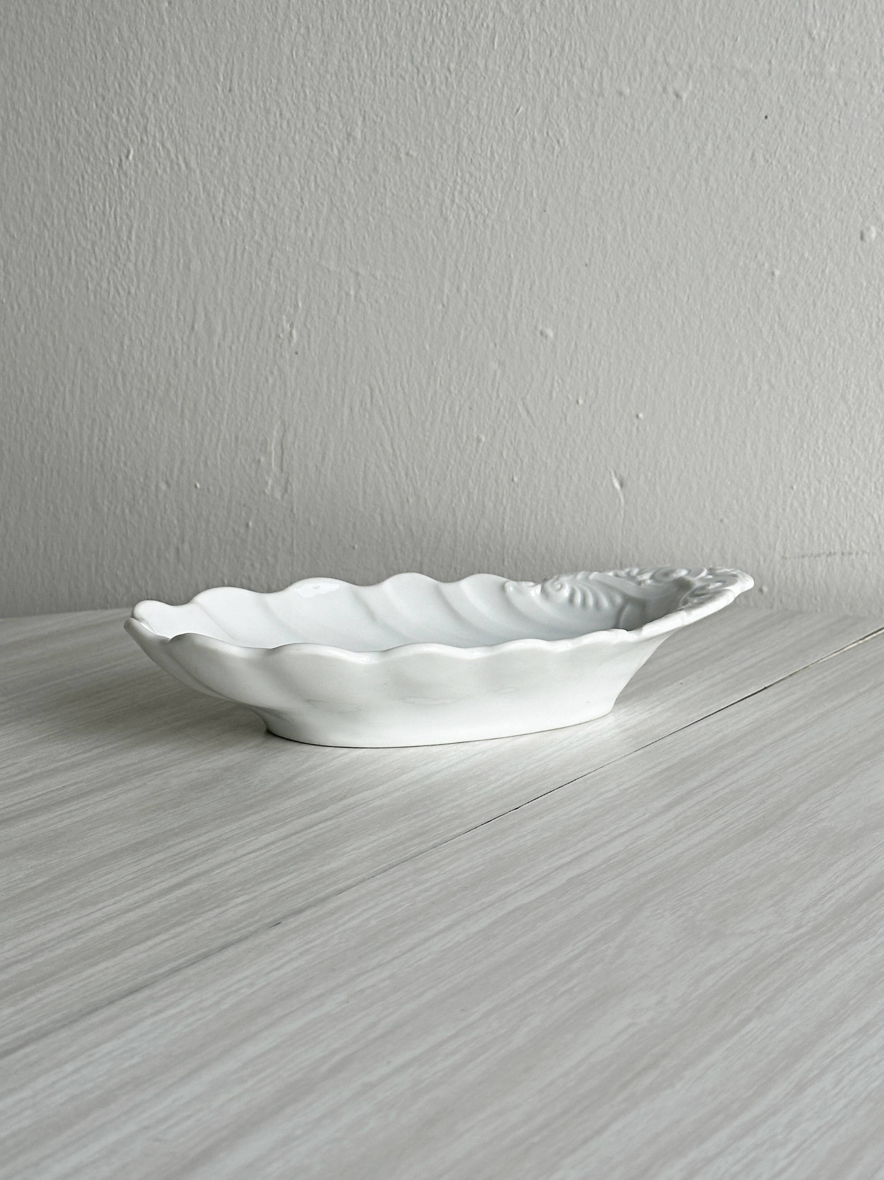 White ceramic shell bowl