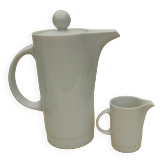 Lot Coffee maker and milk jug