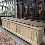 Huge store counter at the beginning of the 20th century