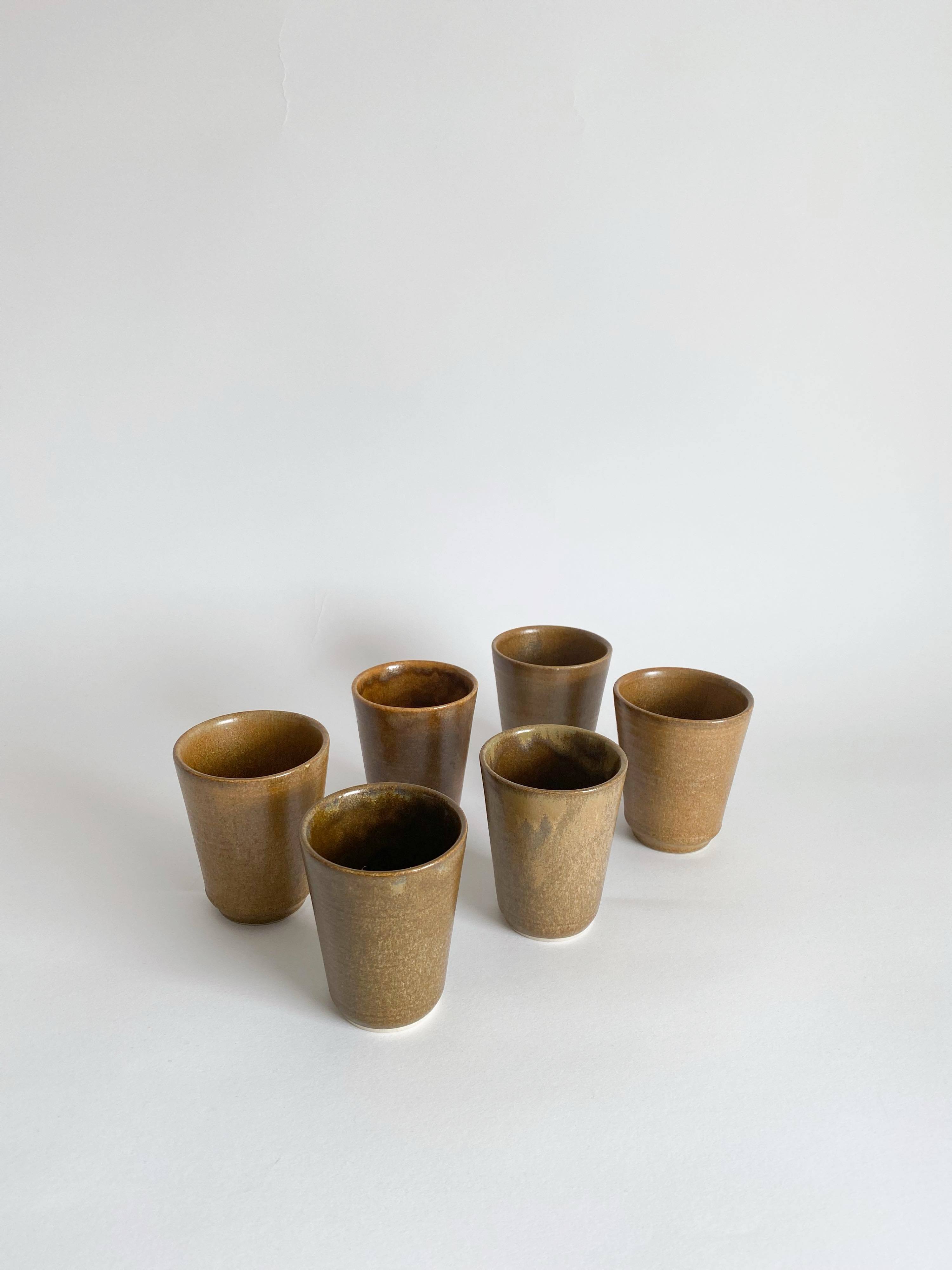 Suite of 6 sandstone glasses