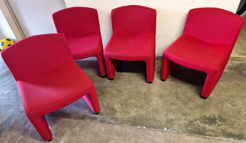 Arfa editor - Set of 4 red wool armchairs - 1980