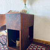 Low separation bookcase