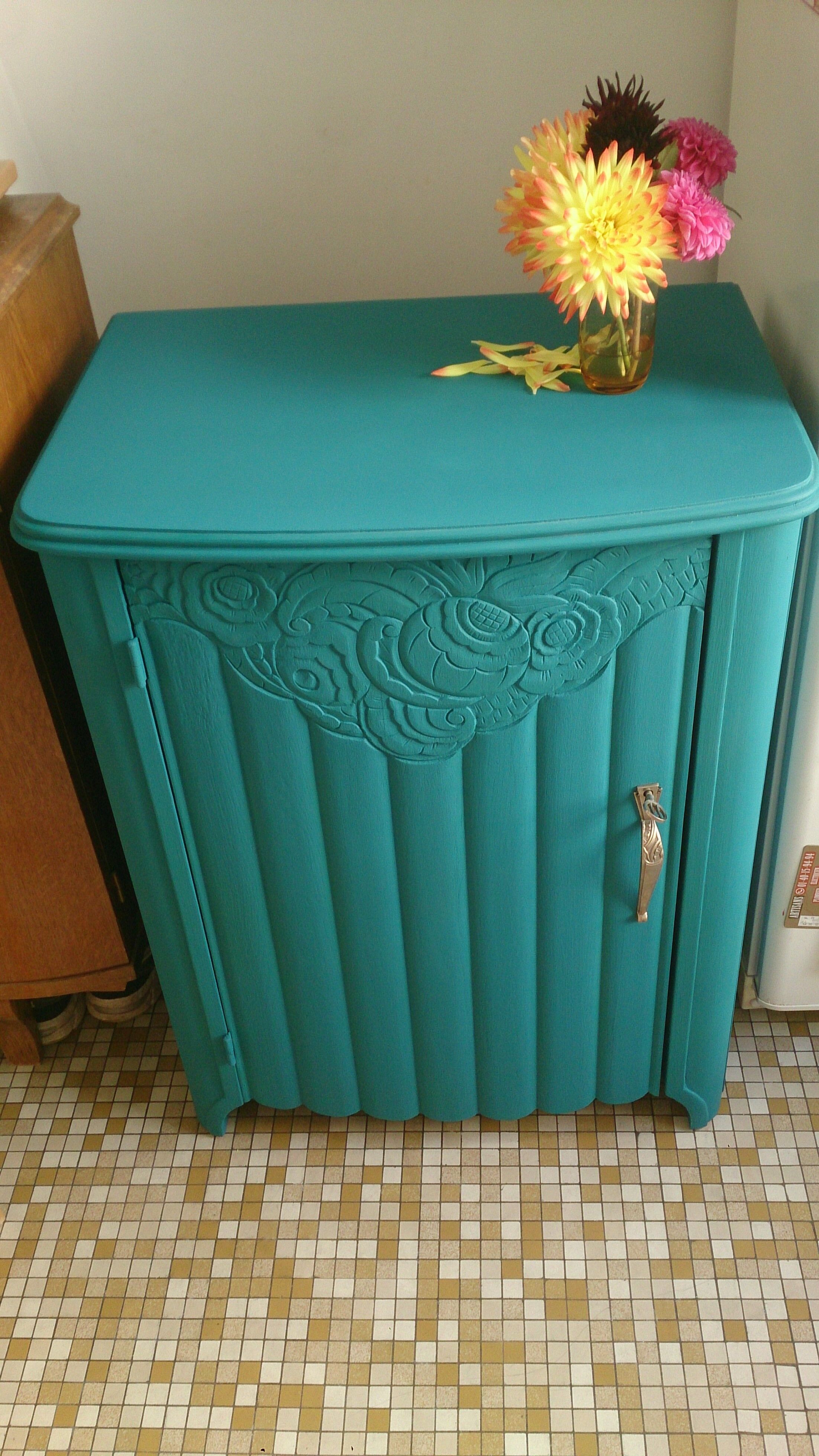 Buffet au motif floral