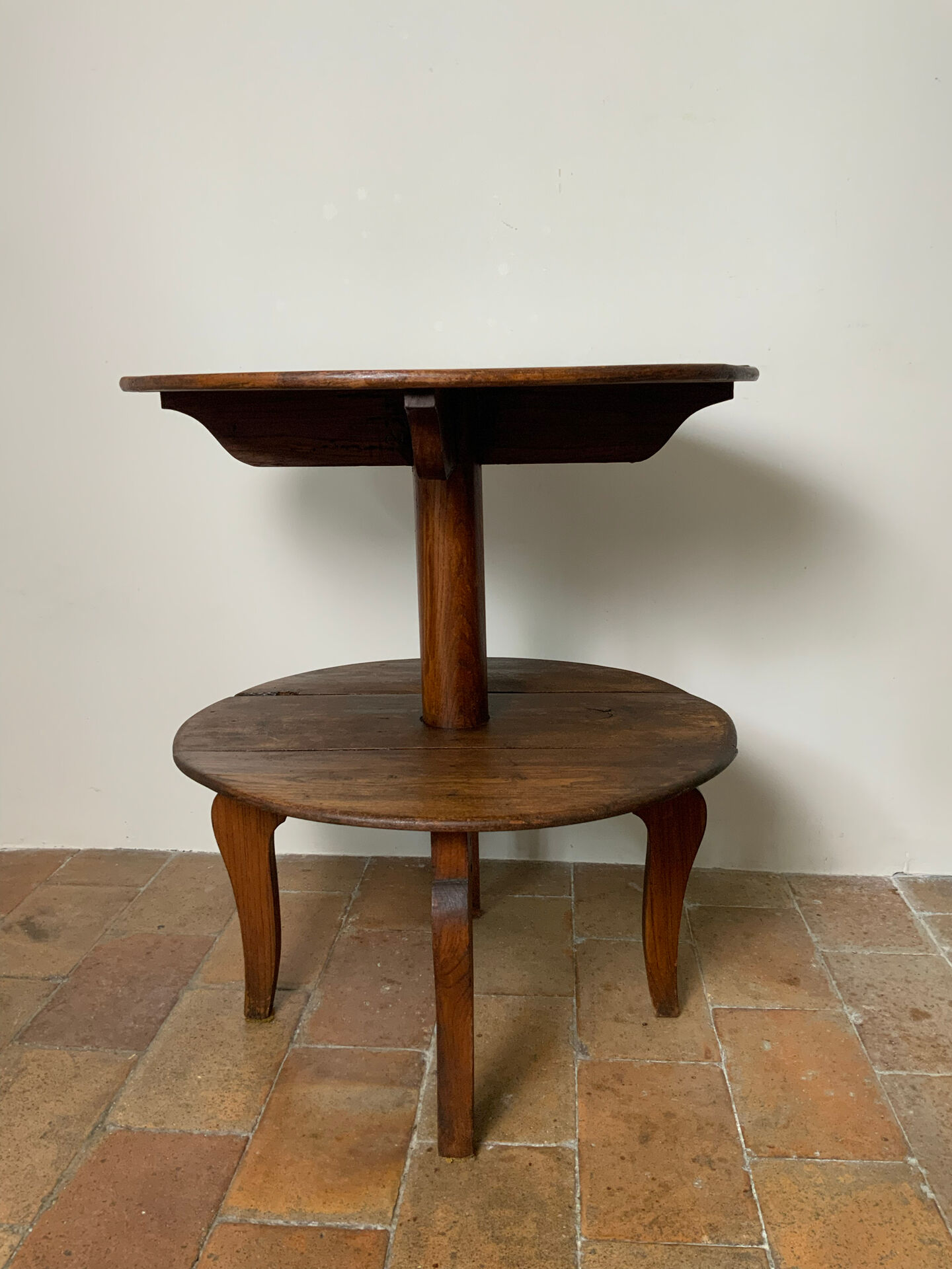 Side table or pedestal table