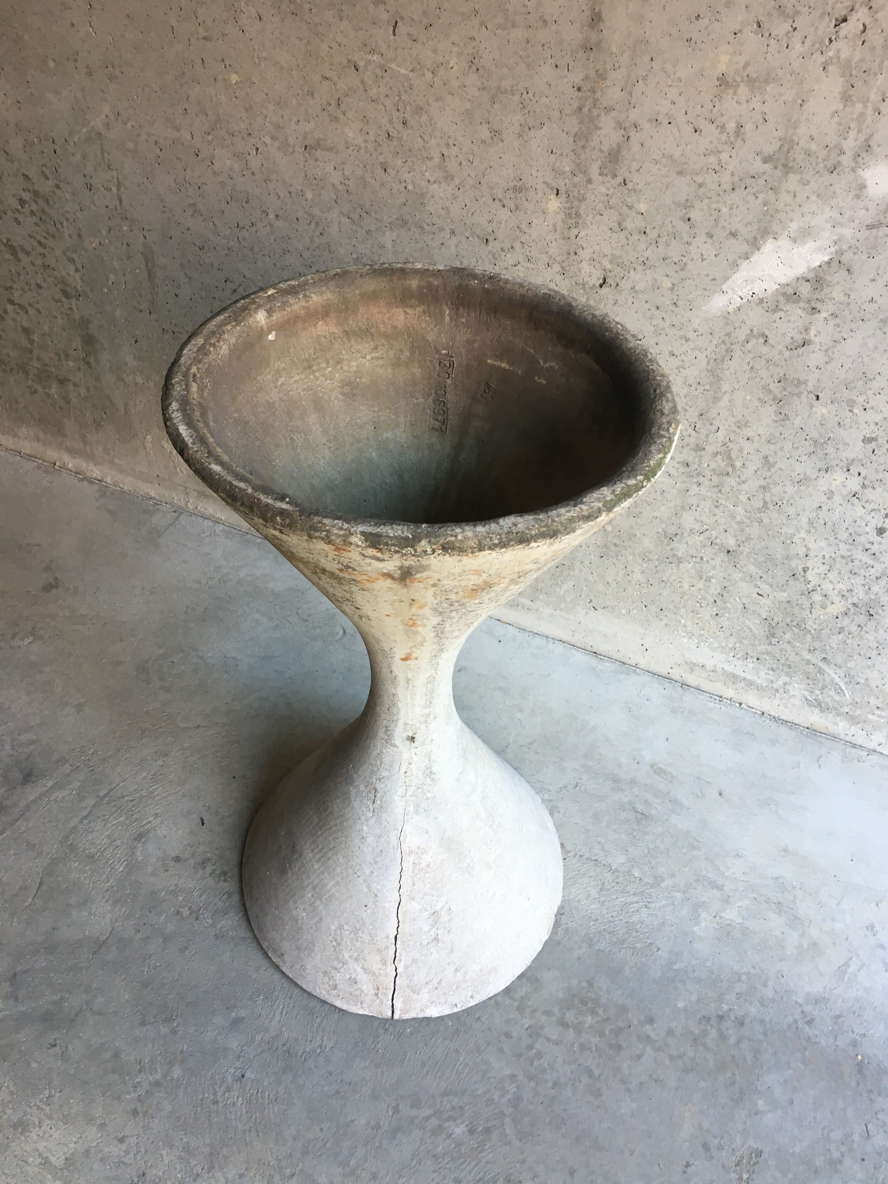 Planter diabolo  by Anton Bee and Willy Guhl to Eternit