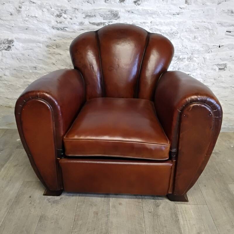 Club chair with floral backrest